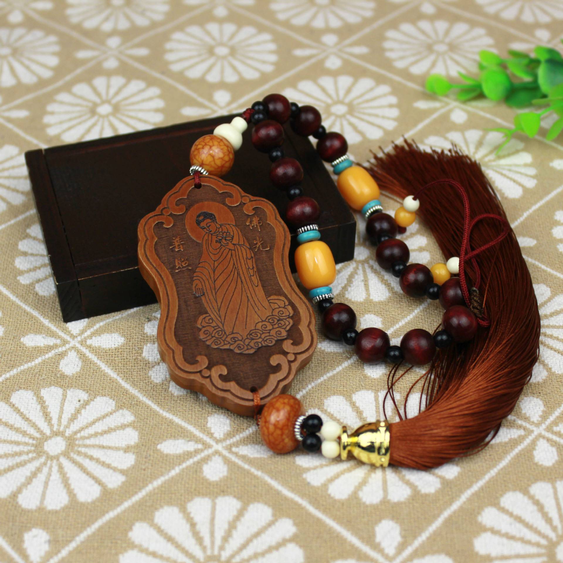 Manufacturer's Supply of Peach Wood Carved Twelve Zodiac Pendant Ornaments Guan Gong Guanyin Car Interior Decoration Car Hanging Ornaments Gift Wholesale
