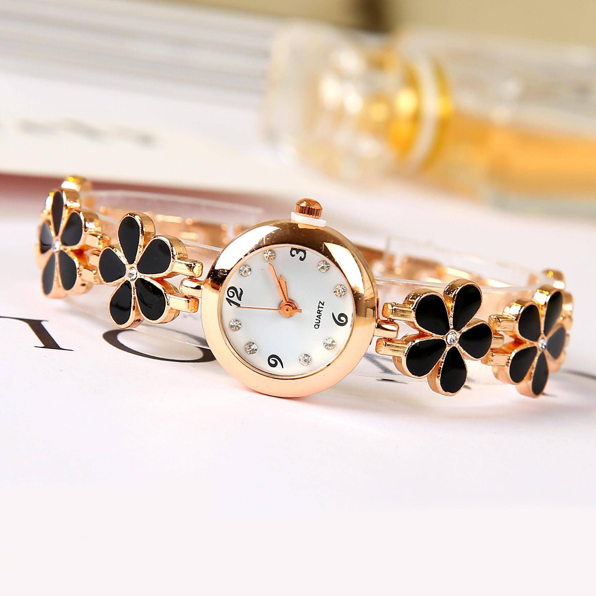 Popular Women's Casual Fashion Four-Leaf Clover Five-Leaf Flower Bracelet Cute and Delicate Small Women's Jewelry Watch