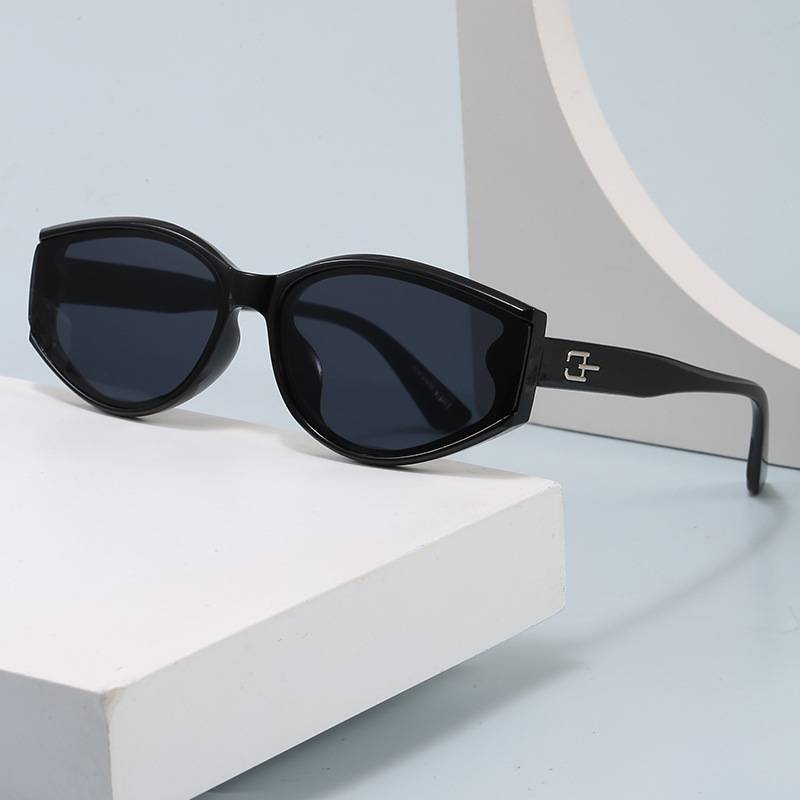 2026 New Retro Cat-Eye Sunglasses, Anti-Uv Sunglasses for Women, High-End Small-Frame Fashionable Trendy Sunglasses