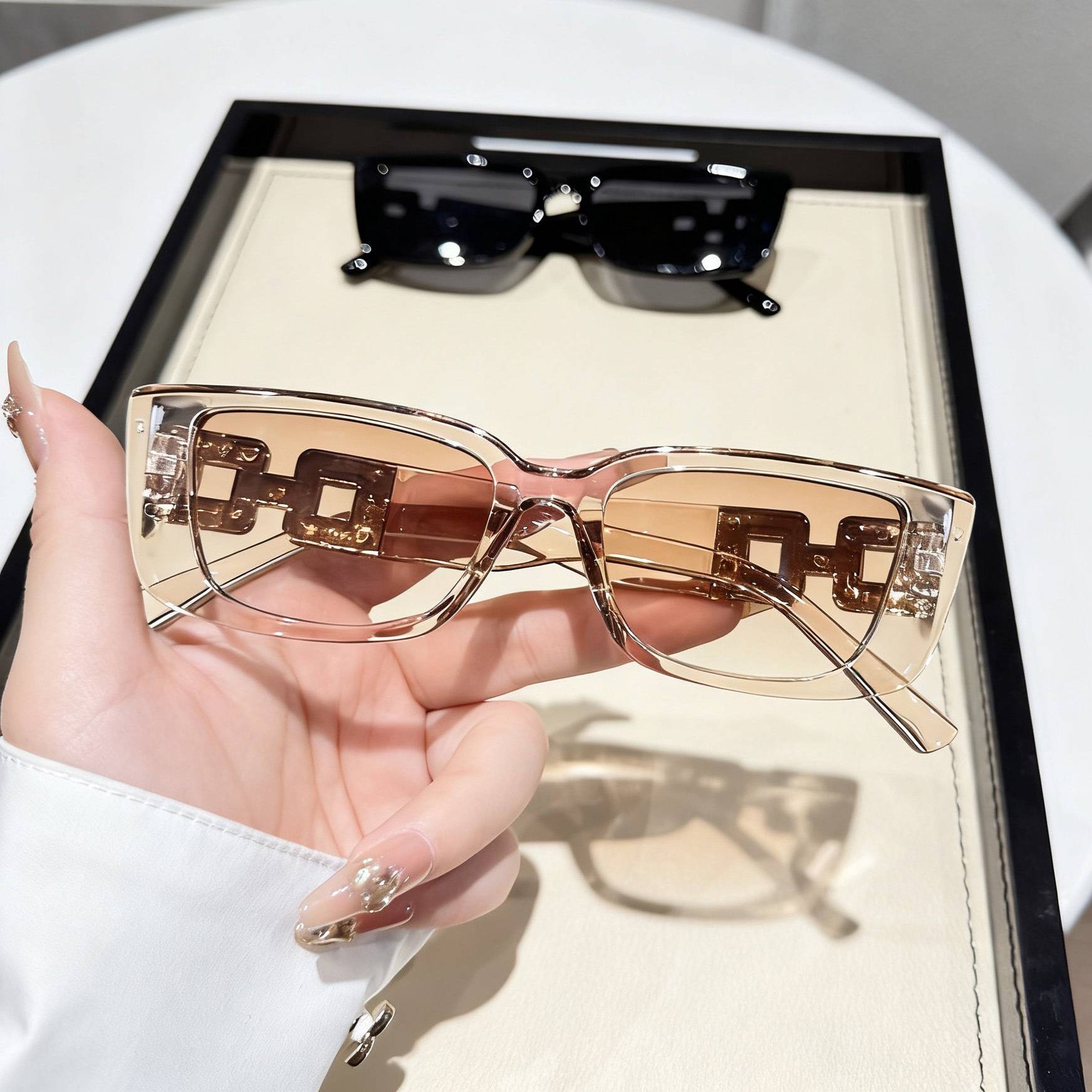 New Women's Cross-Border European and American Small Rectangular Sunglasses Street Photography Stylish Couple Ins High-End Sun Protection Sunglasses