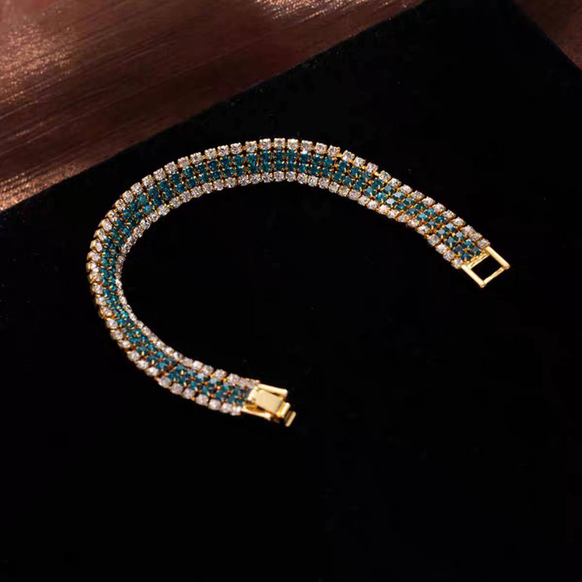Retro Light Luxury Style Diamond-Encrusted Geometric Buckle Bracelet French Fashion Niche Temperament Personalized High-End Jewelry for Women