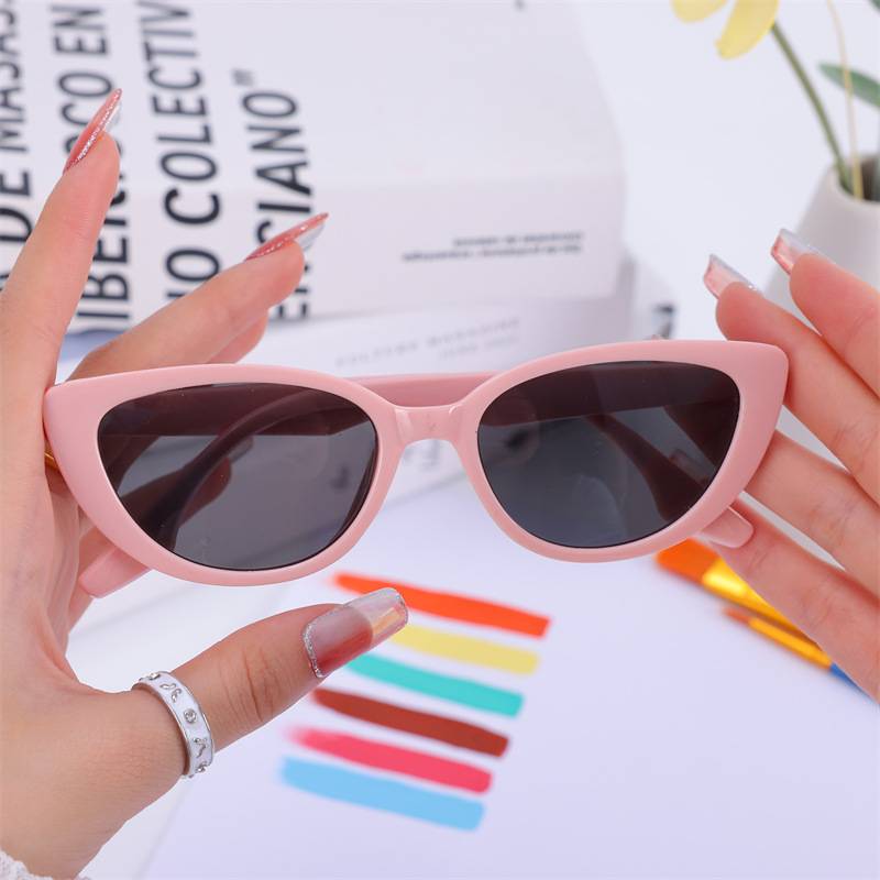 New Cat-Eye Glasses European and American Cross-Border Triangle Cat-Eye Sunglasses Retro Street Photography Versatile Small-Frame Women's Sunglasses
