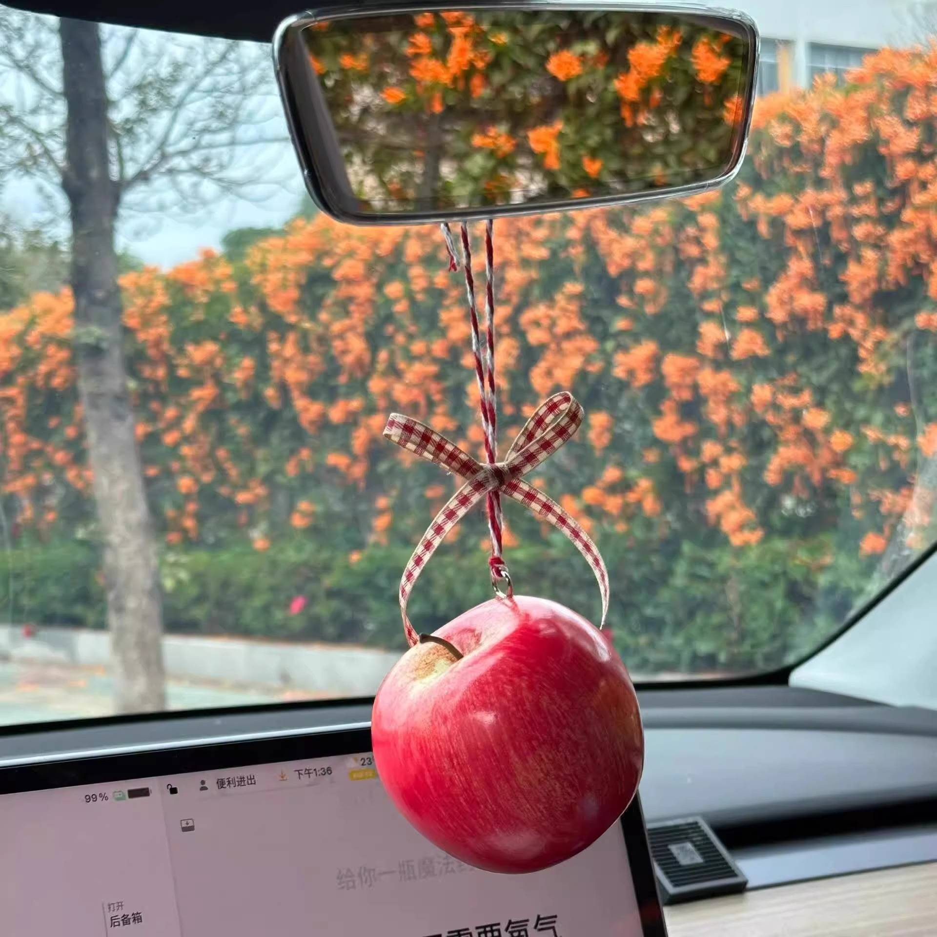 Apple Car Hanging Car Interior Rearview Mirror Pendant Decoration, Realistic Stress-Relief Hanging Ornament, Atmosphere Car Decoration