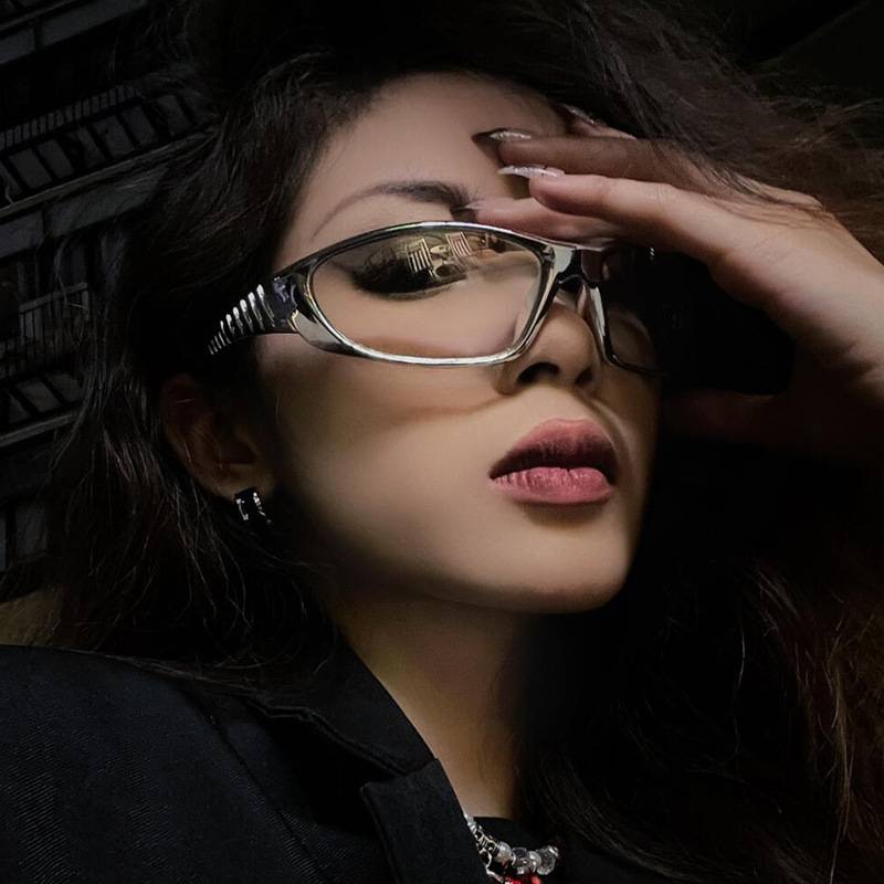 European and American Future Technology Sunglasses Y2K Millennium Sunglasses Sexy Retro Sunglasses Street Style Women