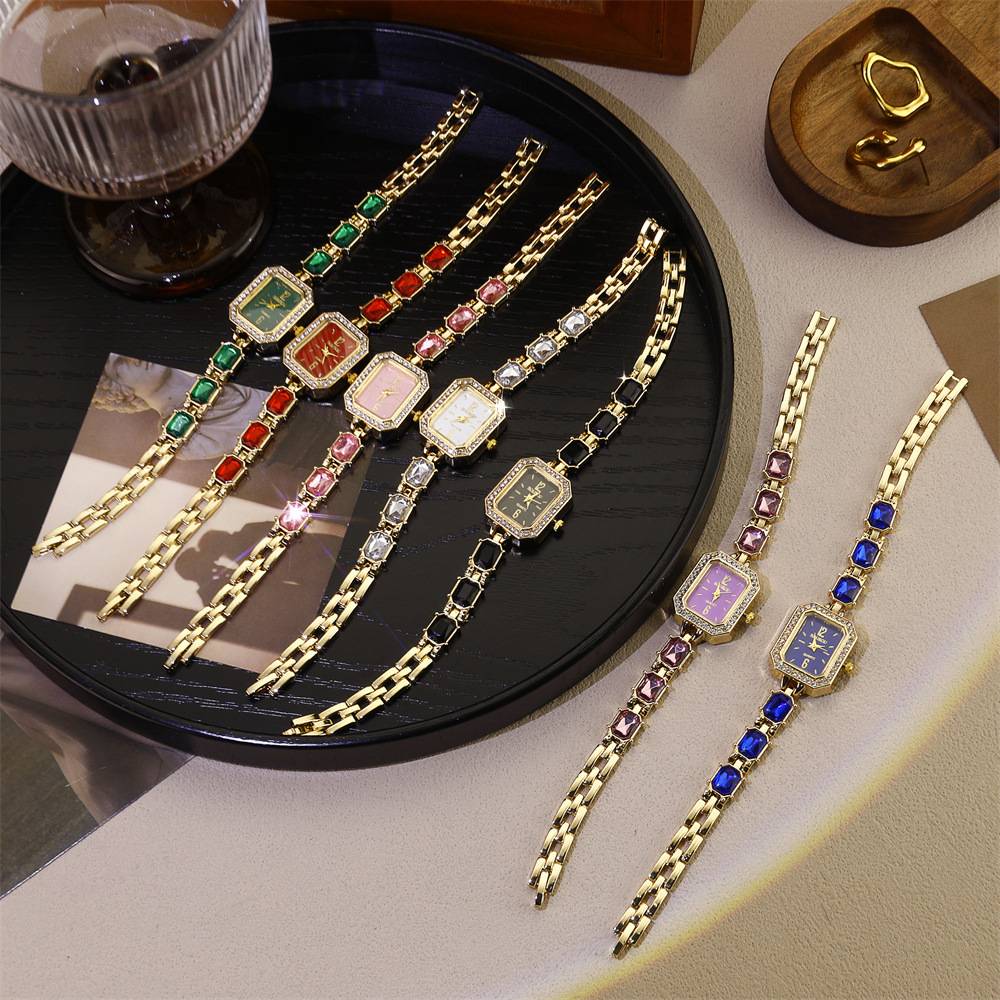 Cross-Border Light Luxury Small Square Watch, High Aesthetic Value, Casual Women's Watch, Colorful Full Diamond Women's Watch, Square Chain Wristwatch