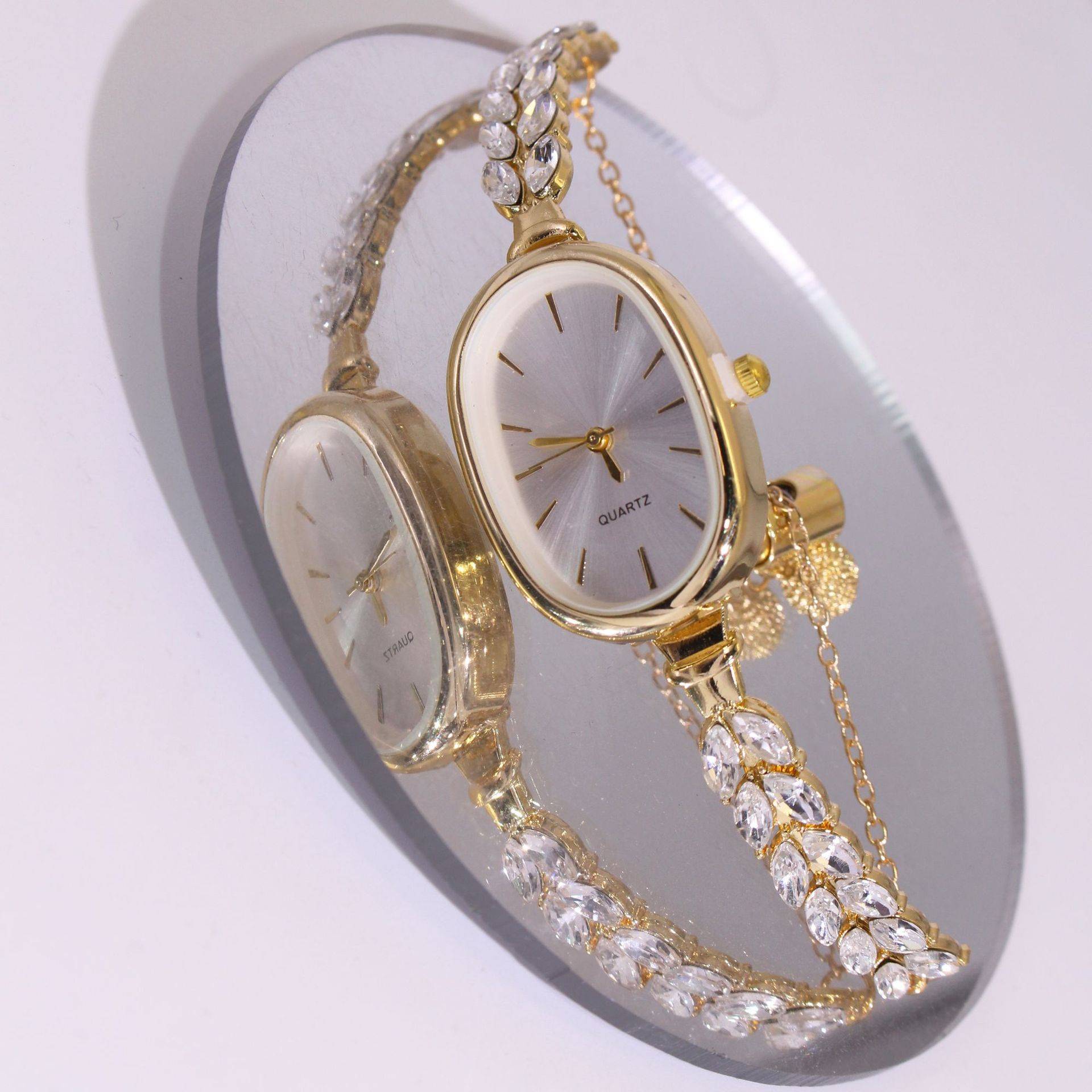 New Fashion Big Diamond Thin Strap Diamond Round Women's Watch Freely Adjustable Bracelet Watch Women's Quartz Watch Wholesale