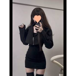 Early autumn Korean-style sweet and spicy girl outfit: a chic blazer jacket paired with a fitted, body-hugging dress – a popular women’s set