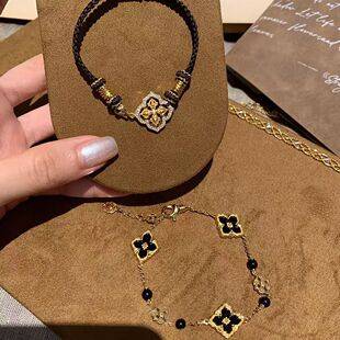 [Gilded Four-Petal] Old Money Style Black and Gold Four-Leaf Flower Bracelet, Retro, Light Luxury, Elegant, and Enhances Skin Tone, High-End Jewelry
