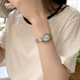 Retro Exquisite Watch for Female Students, Compact, Simple, Accessible Luxury Ins Niche Pointer Type Oval Women's Watch