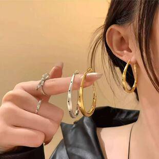 2026 New Polka Dot Metal Hoop Earrings for Women, Light Luxury, High-End, Unique Design, Elegant, Fashionable, Versatile Earrings for Women