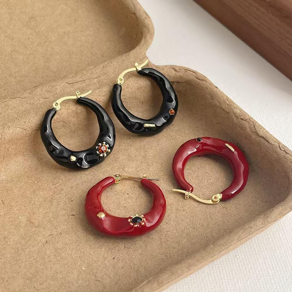 French Retro Black Enamel Oil Drop Earrings Women's Light Luxury Elegant Niche High-end Ear Ring New Autumn and Winter Earrings