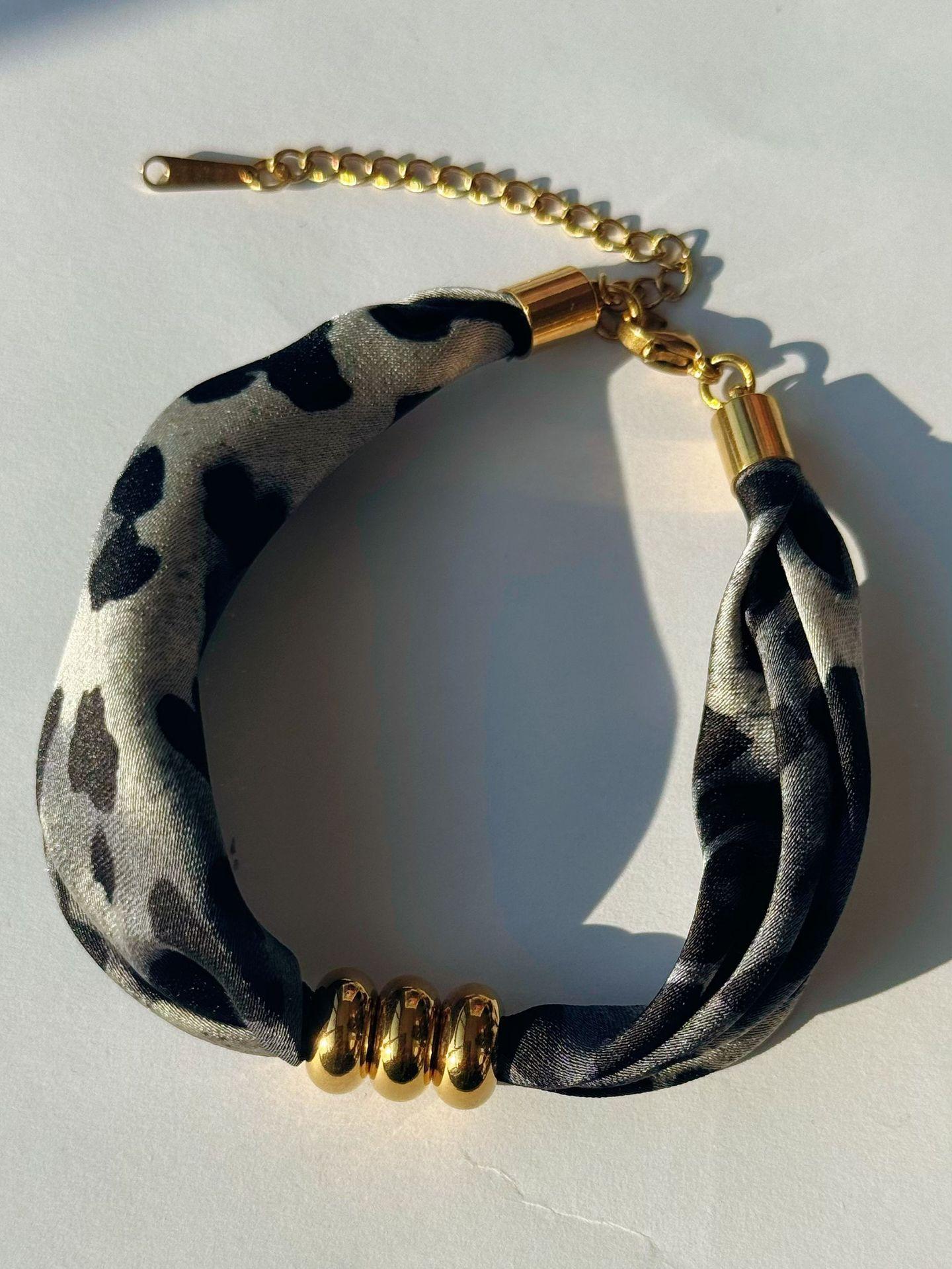 Grey Leopard print