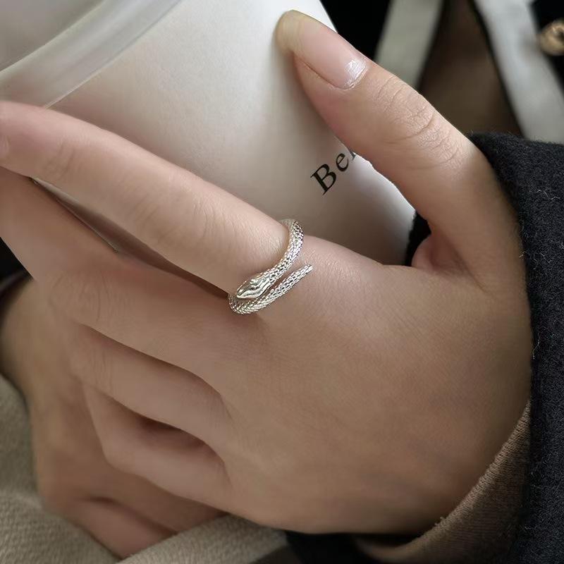 Snake Ring Women's Simple Niche Fashion Personalized Open Finger Ring All-match Elegant Green Diamond Snake Ring Jewelry
