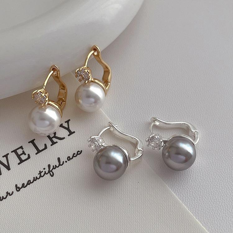 Korean version of light luxury pearl earrings women's high sense of niche temperament accessories new explosions net red ear jewelry wholesale