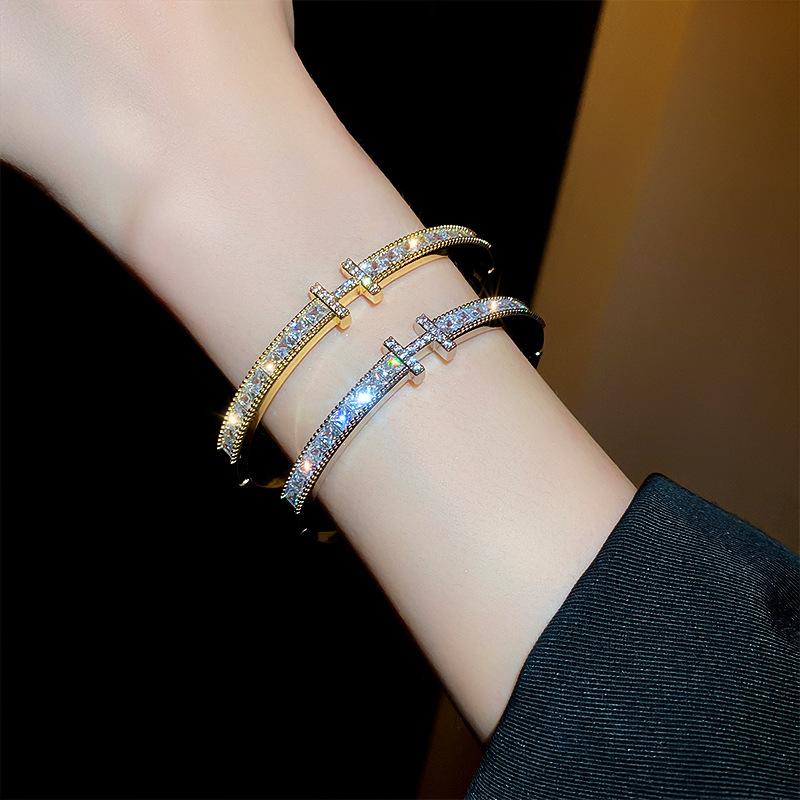 European and American Niche Super Flash Zircon Letter Buckle Bracelet High-grade Elegant Bracelet Light Luxury Simple Style All-match Bracelet
