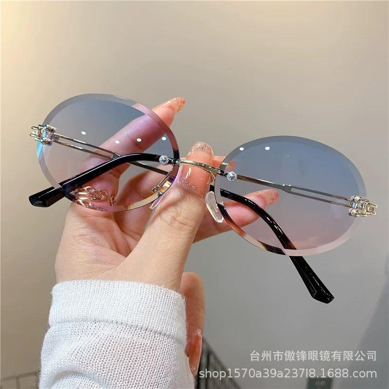 2025 New Fashion Personality Sunglasses Chanel Style Uv Protection Sunglasses Wholesale for Women and Men Fashion Commuting