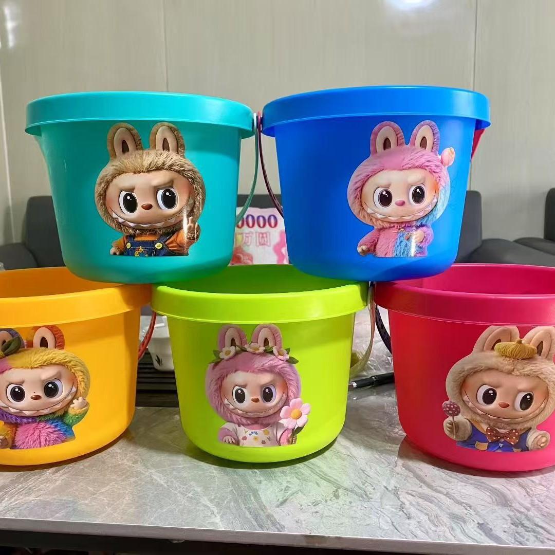 Large and Small Kidsren's Beach Toys Plastic Bucket Baby Playing in Water, Sand and Snow Tools Stall Fishing Bucket Outdoor