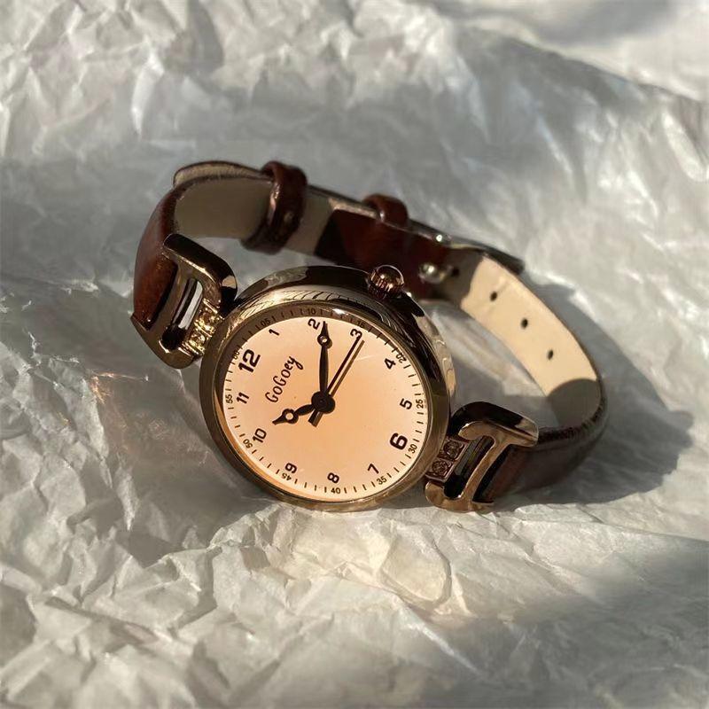 New style watch women's retro British style niche light luxury fashion high sense female student round Digital Belt small