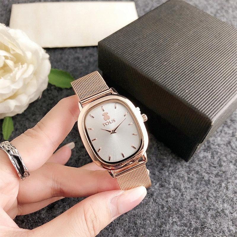 Trendy and exquisite women's watch, simple and casual bear design, Korean style, suitable for college students and professional women, wholesale from manufacturer