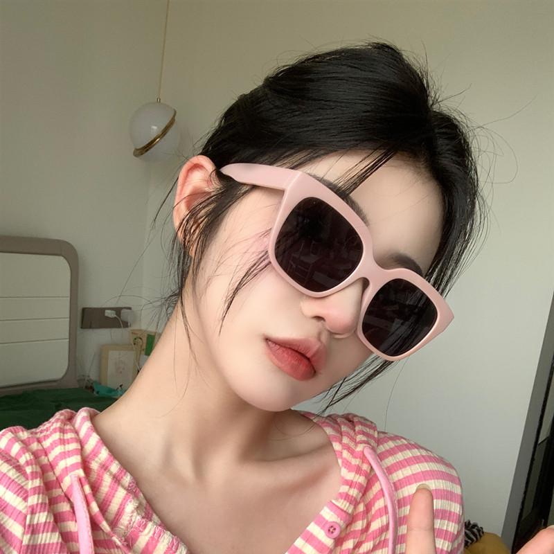 Square Pink Sunglasses for Women, High-End Ins Popular Sunglasses 2025 New Large Frame Slimming Look Sunglasses Trend