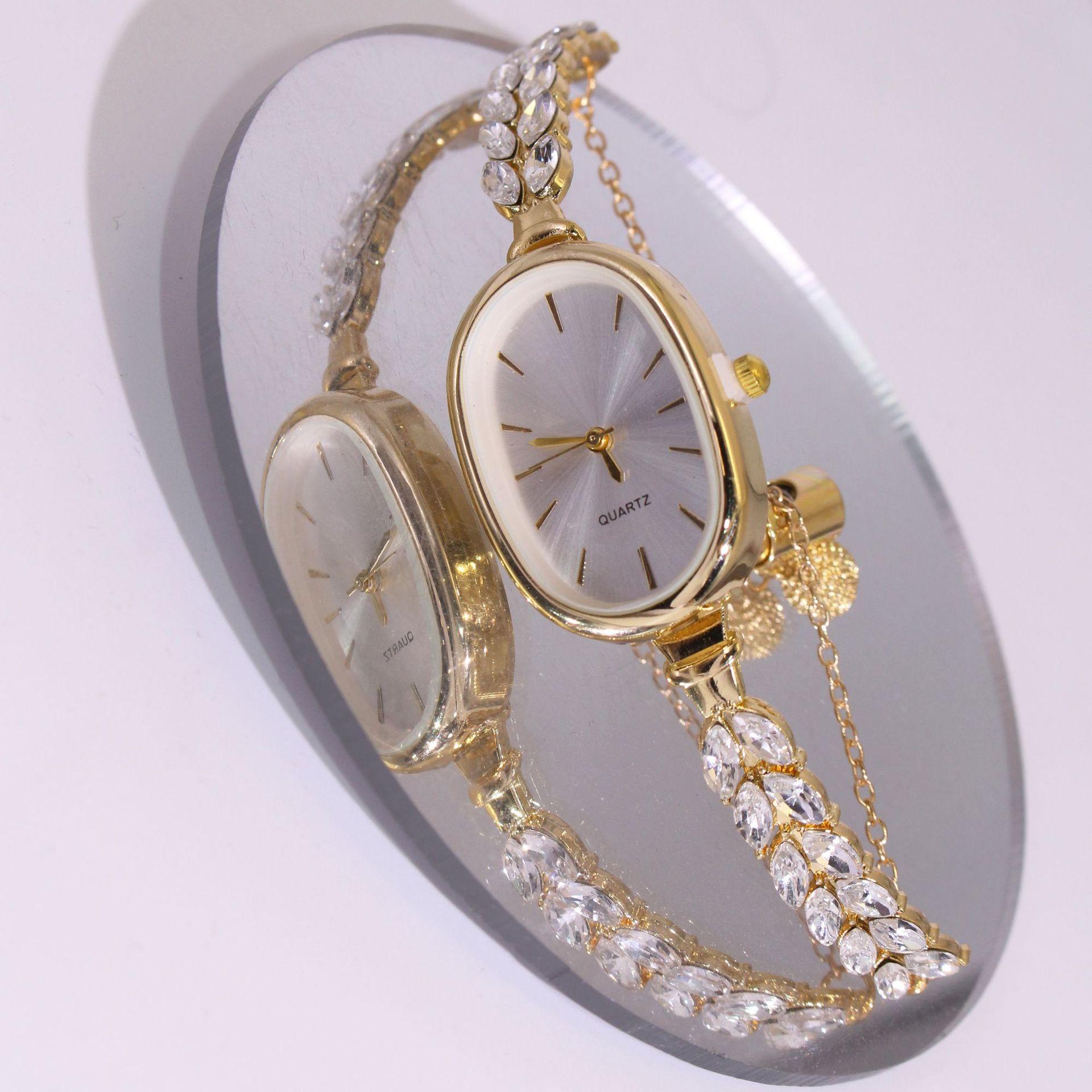 New Fashion Big Diamond Thin Strap Diamond Round Women's Watch Freely Adjustable Bracelet Watch Women's Quartz Watch Wholesale