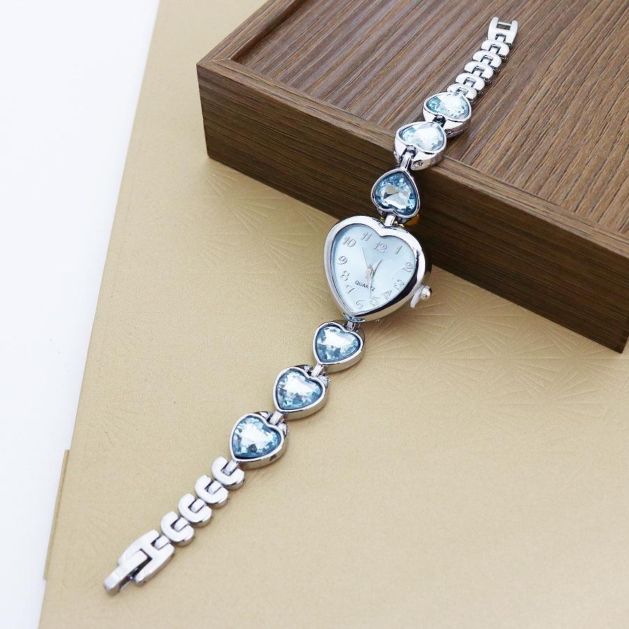 Cross-Border Foreign Trade Hot-Selling Love-Shaped Diamond-Encrusted Women's Watch, Fashionable Niche Style, Casual Women's Watch, Student Bracelet Watch