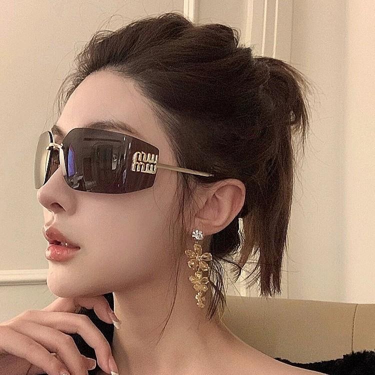 Zhang Yuanying 2025 New Arrival Frameless Curved Sunglasses Women's Y2K Light Luxury Fashion Tea High-end Sunglasses
