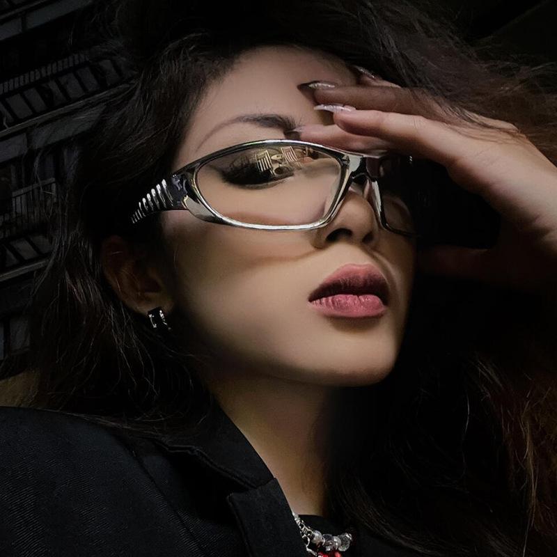 European and American Future Technology Sunglasses Y2K Millennium Sunglasses Sexy Retro Sunglasses Street Style Women
