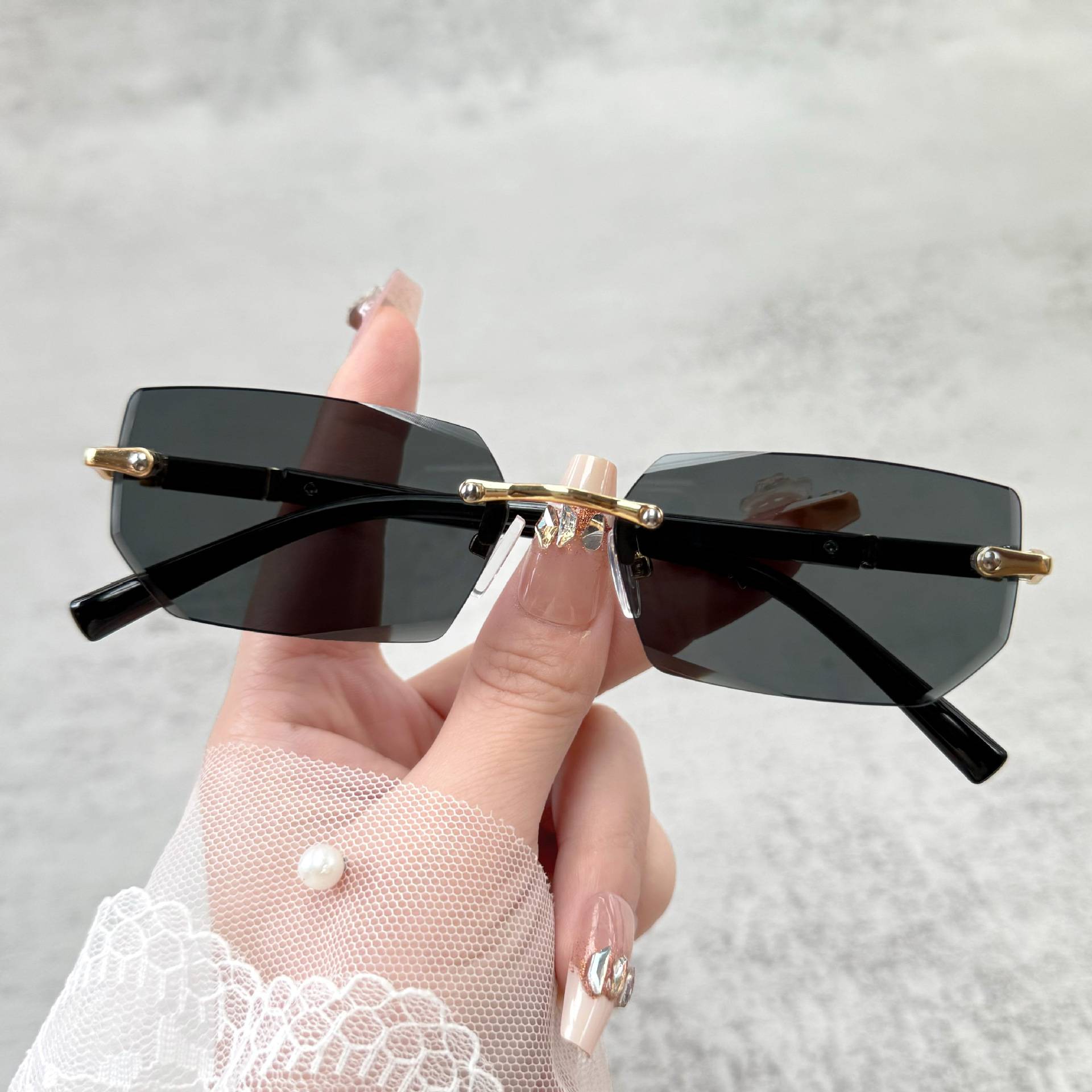New Style Frameless Fashion Sunglasses, European and American Cut-Edge Sunglasses, Personalized Jelly-Colored Sunglasses for Women, Wholesale from Manufacturers
