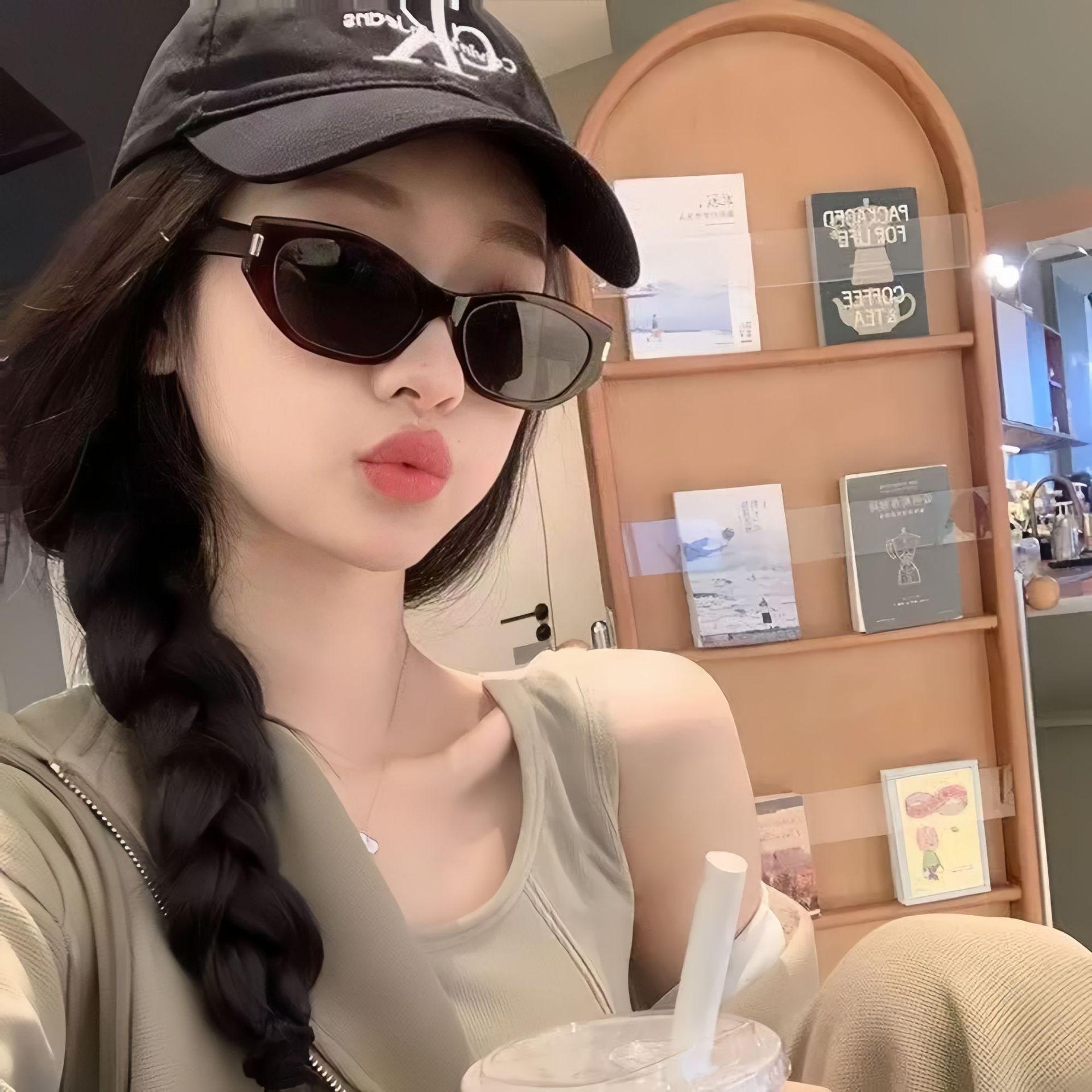 New Style Internet Celebrity Vintage Cocoa Glades Fashion Personalized Cat's Eye Sunglasses Women's Sunshade Sunglasses Ins Style Sunglasses