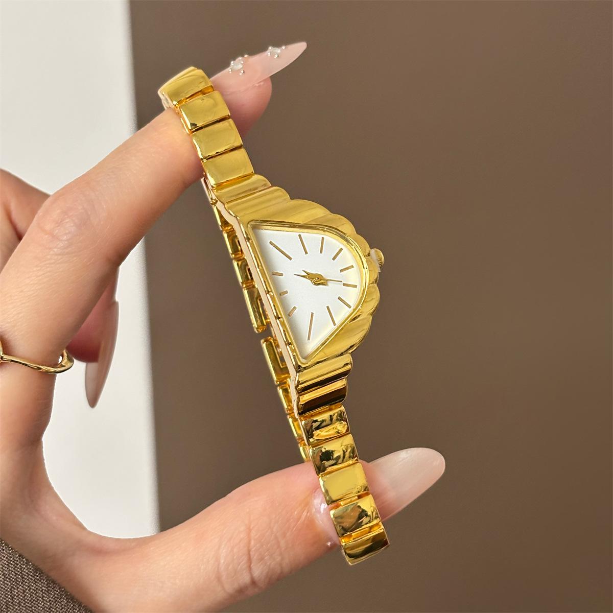 Niche Watches, Light Luxury, Fashionable, Irregular Design, High-End Bracelet Watches for Women, Suitable for Commuting, Cross-Border Wholesale Supply