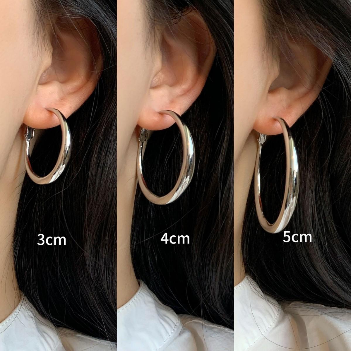 Fashionable Blogger~ Plain Hoop Earrings 2025 New Hot Style Light Luxury Niche Design High-End Feel Hoop Earrings Circular Ear Accessories
